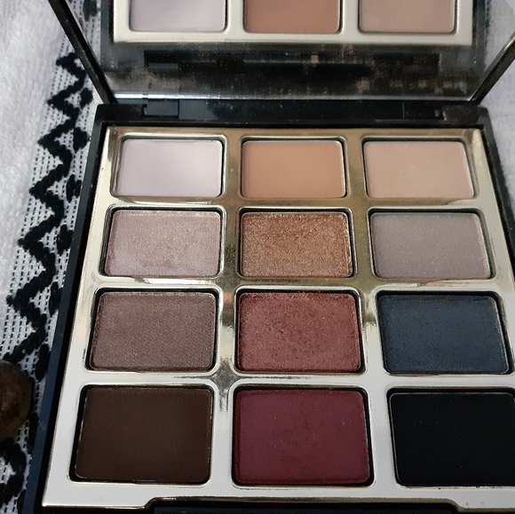 Milani Blod Obsessives eyeshadow palette - Picture 2 of 5